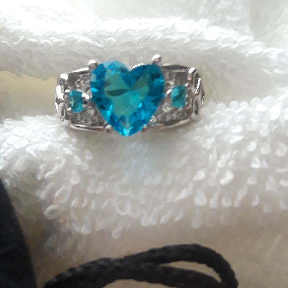 Turquoise blue heart shaped ring. - Picture 6 of 6